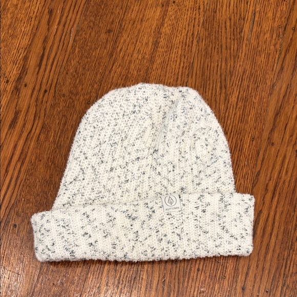 Autumn Simple R Beanie - Dusty Snow - Picture 2 of 5